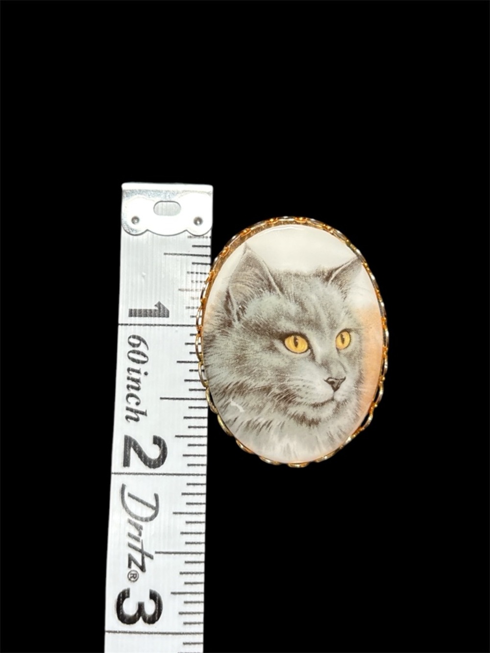 Vintage Gray Persian Cat Portrait Cameo Brooch with Gold Filigree Border - Picture 2 of 3
